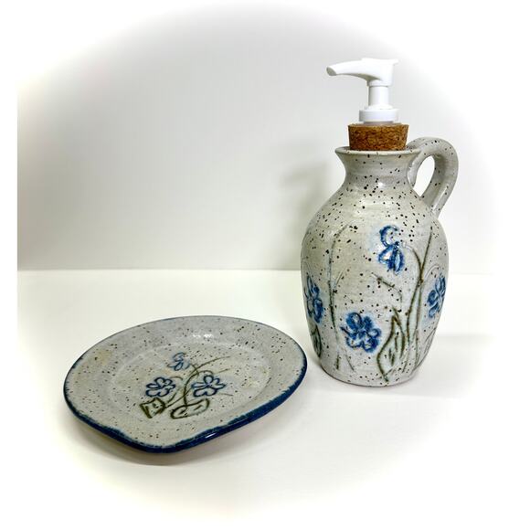 Studio Stoneware Spoon Rest & Pump Dispenser Set by Best - Blue Violets VTG 1988 - Picture 1 of 7